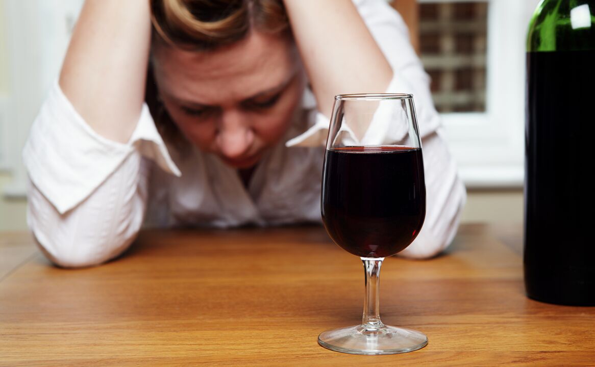 Alkoholismus bei Frauen kommt sehr häufig vor.
