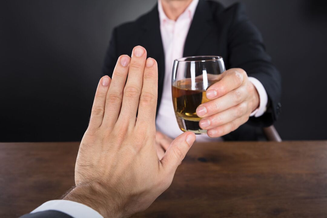 Eine umfassende Behandlung gegen Alkoholismus wird Ihnen helfen, für immer mit dem Trinken aufzuhören